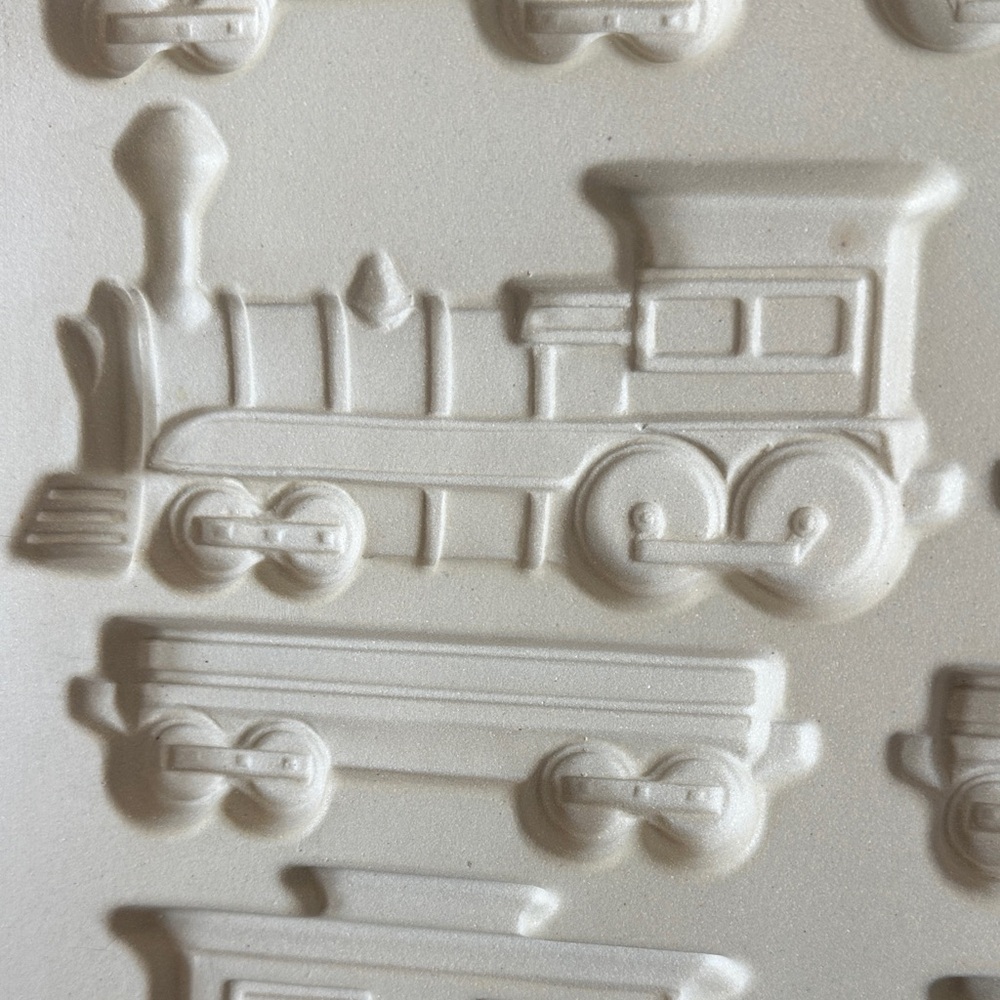 The Pampered chef Vintage Train Shaped gingerbread Baking Mold holiday party - Picture 5 of 9